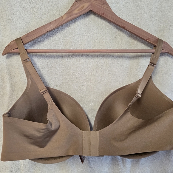 Seamless Tan Bra - Picture 5 of 6